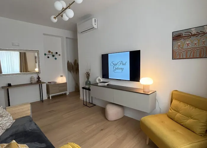 Saint Paul Gateway * Roma